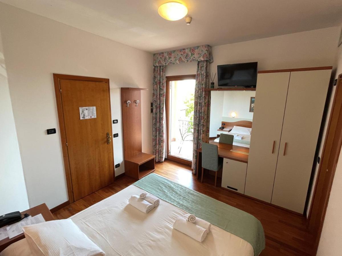 Hotel Meridiana Sirmione Exterior photo