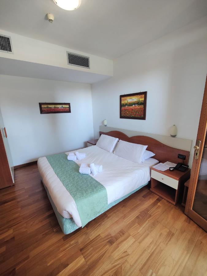Hotel Meridiana Sirmione Exterior photo